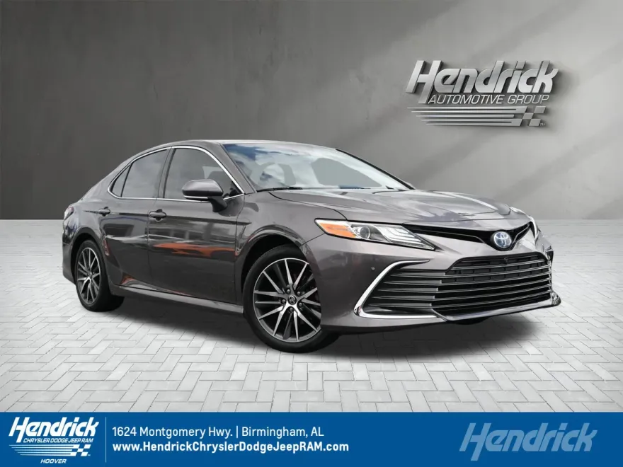 2024 Toyota Camry Hybrid XLE photo 1