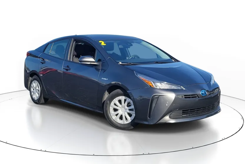 2022 Toyota Prius L photo 1
