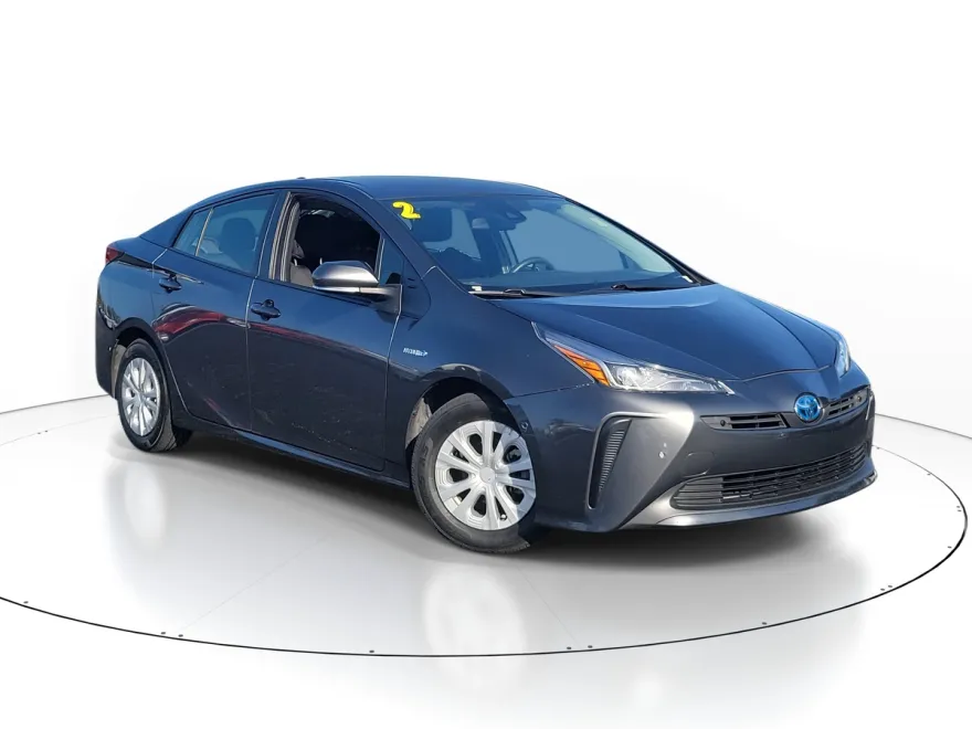 2022 Toyota Prius L photo 1