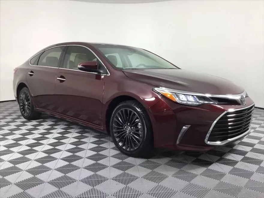 2018 Toyota Avalon Touring photo 1