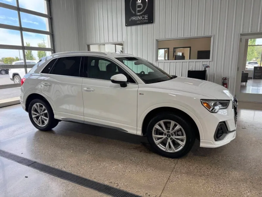 2023 Audi Q3 S line Premium photo 1