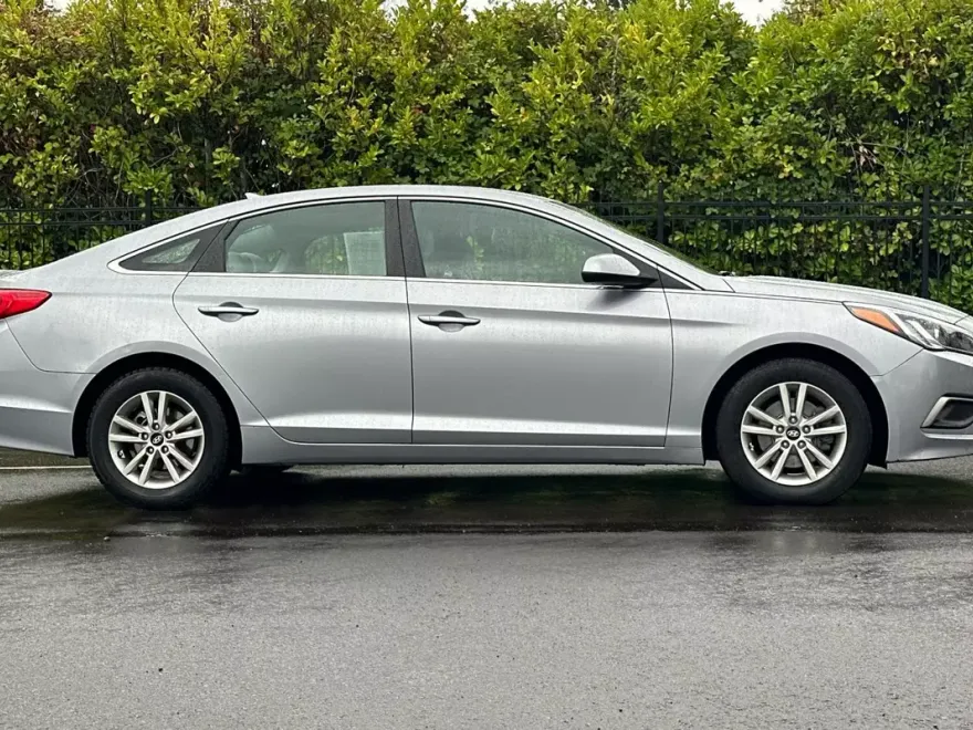 2016 Hyundai Sonata SE photo 1