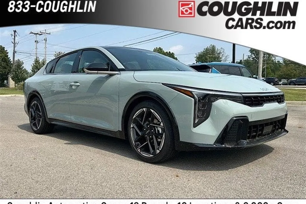 2025 Kia K4 GT-Line photo 1