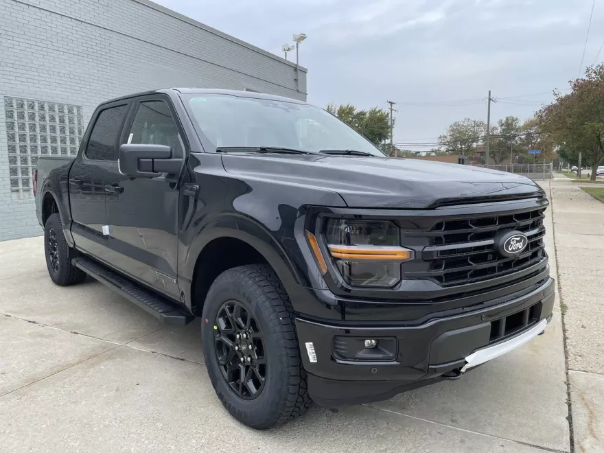 2025 Ford F-150 XLT photo 1