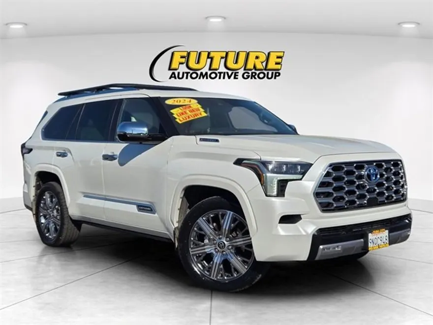 2024 Toyota Sequoia Capstone photo 1