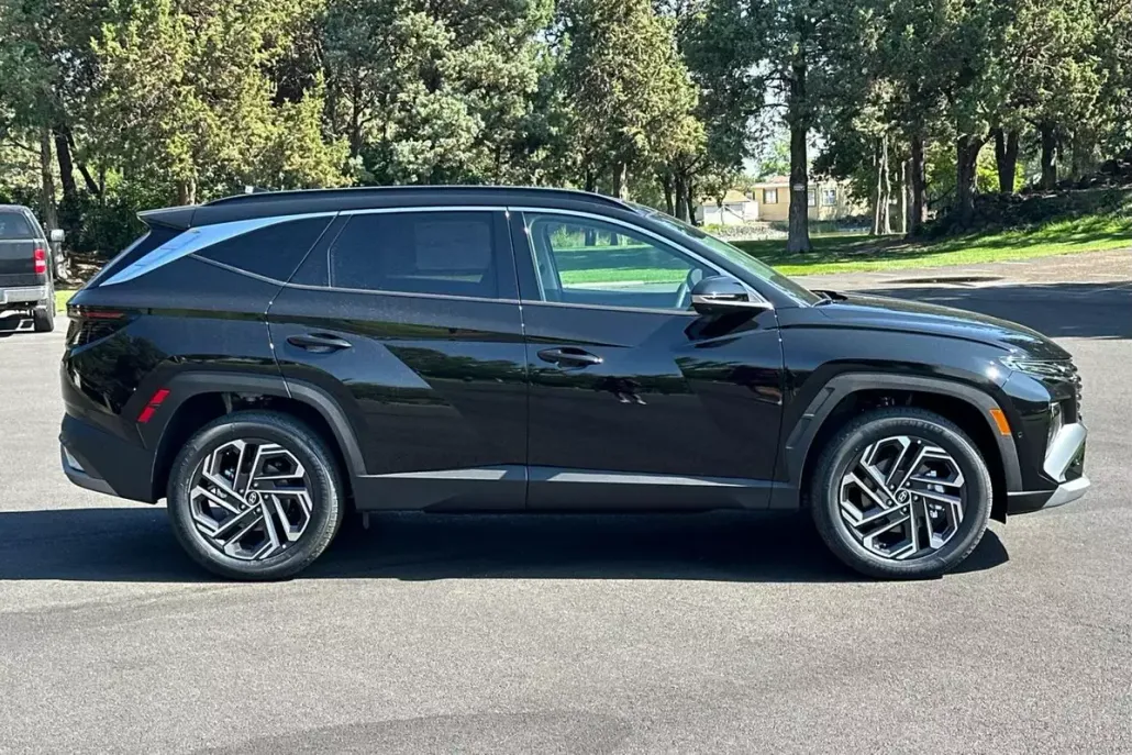 2025 Hyundai Tucson Hybrid Limited photo 1
