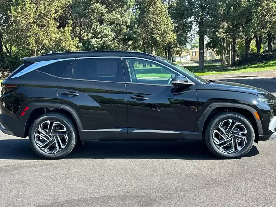 2025 Hyundai Tucson Hybrid Limited photo 1