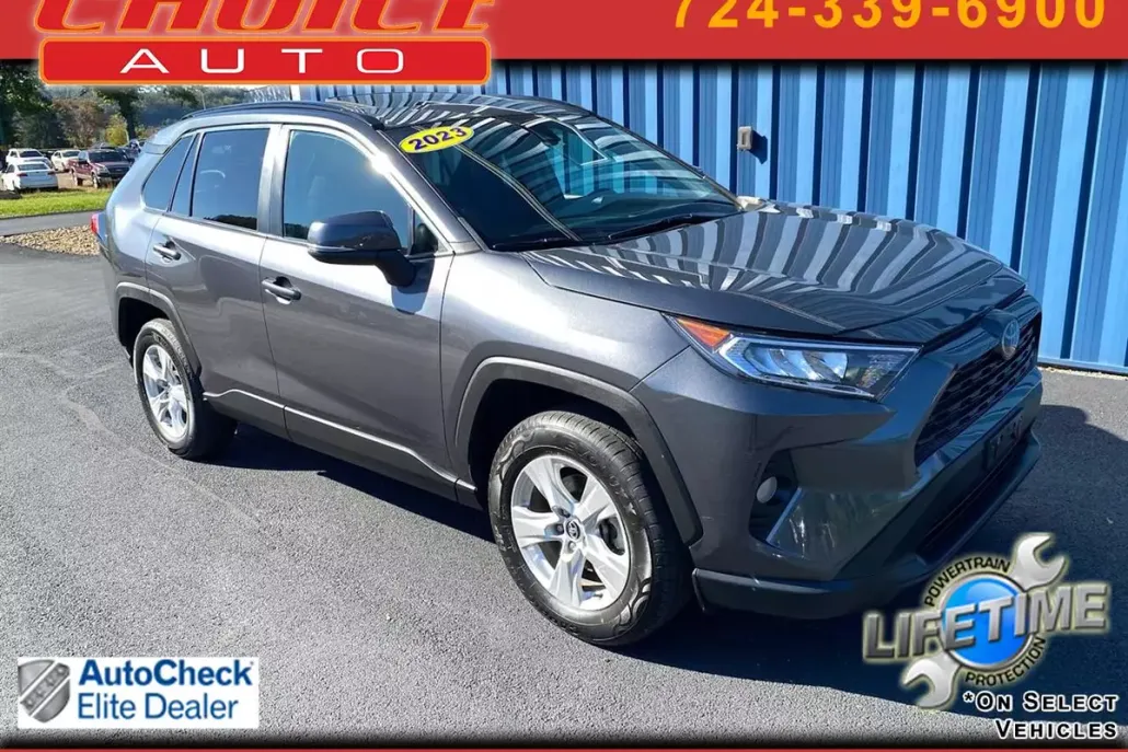 2021 Toyota RAV4 XLE photo 1