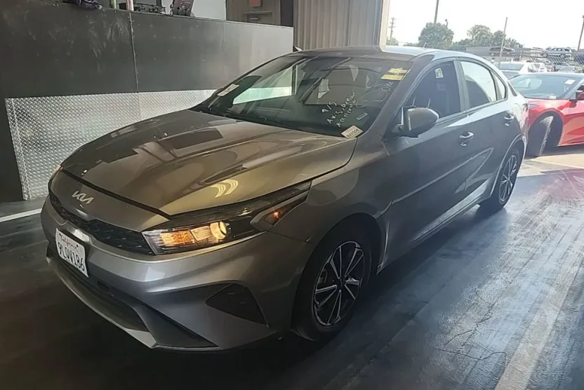 2024 Kia Forte LXS photo 1
