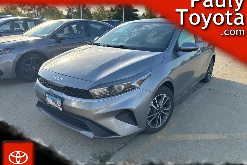 2022 Kia Forte FE LXS photo 1