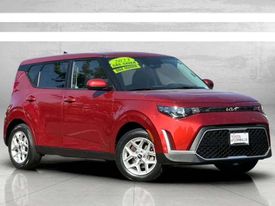 2023 Kia Soul LX photo 1