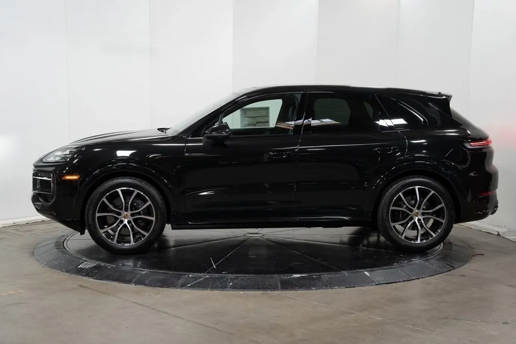 2024 Porsche Cayenne photo 1