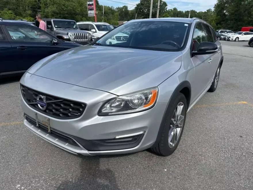 2018 Volvo V60 T5 Cross Country photo 1