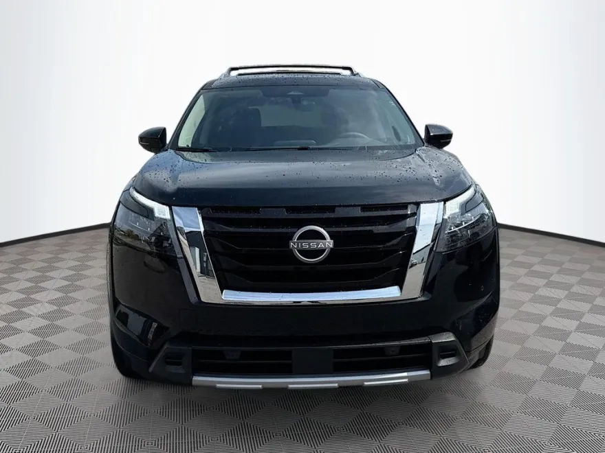 2025 Nissan Pathfinder SL photo 1