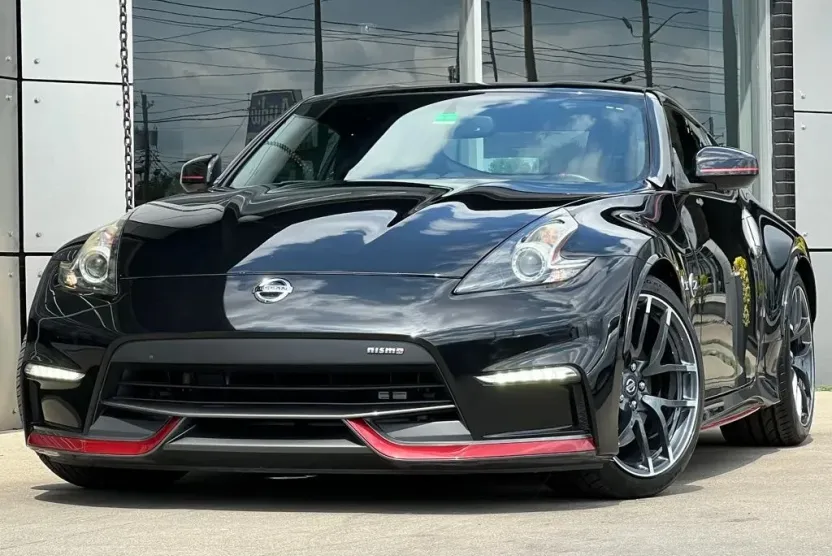 2019 Nissan 370Z Nismo photo 1