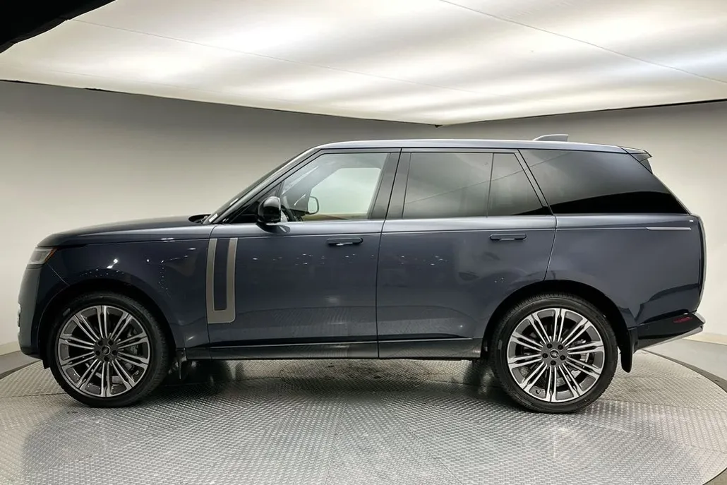2025 Land Rover Range Rover SE photo 1