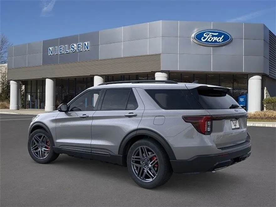 2025 Ford Explorer ST-Line photo 1