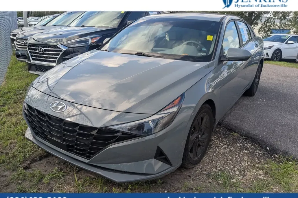 2022 Hyundai Elantra SEL Convenience photo 1