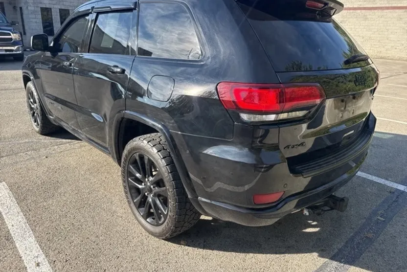 2019 Jeep Grand Cherokee Altitude photo 1
