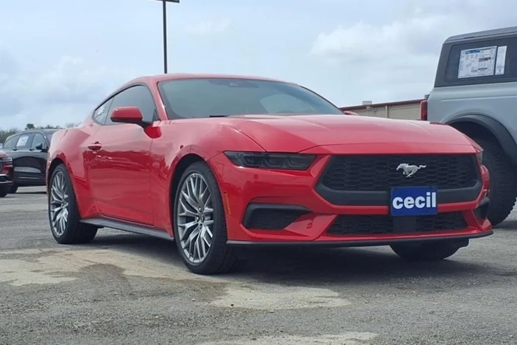 2025 Ford Mustang EcoBoost photo 1