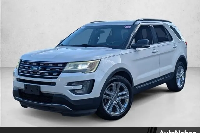 2016 Ford Explorer XLT photo 1
