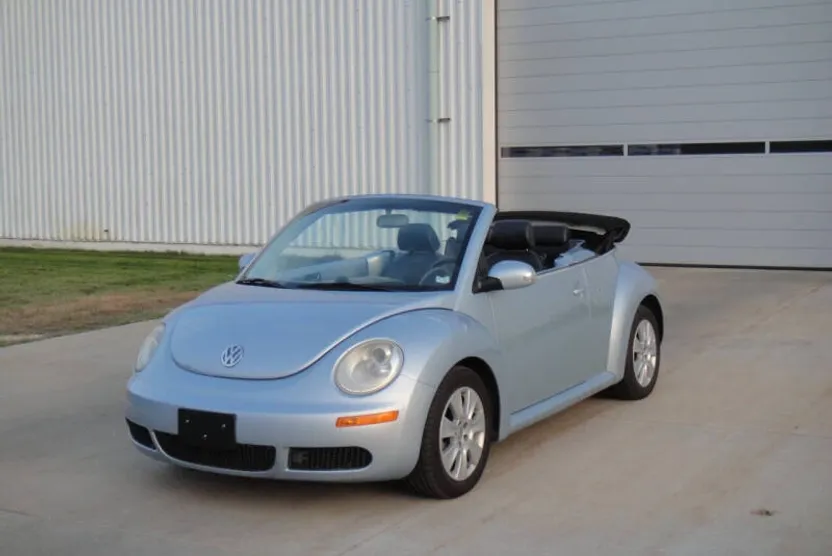 2009 Volkswagen Beetle Convertible photo 1