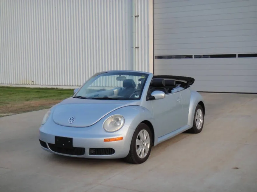 2009 Volkswagen Beetle Convertible photo 1