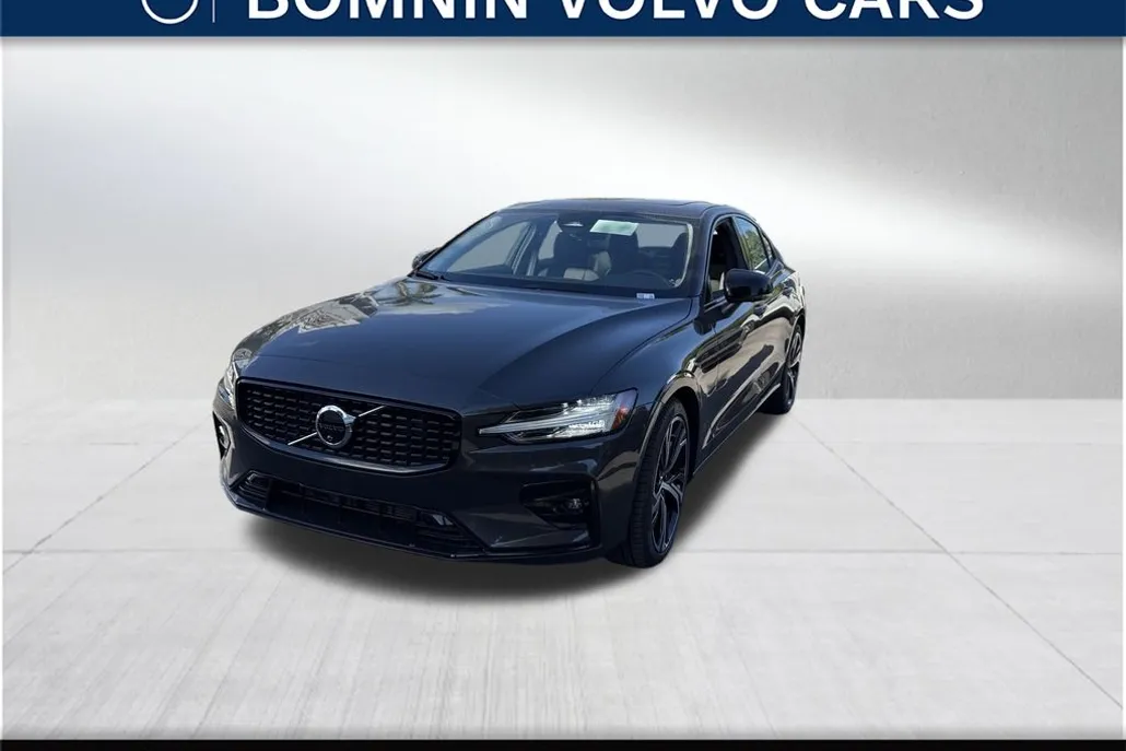 2025 Volvo S60 B5 Plus photo 1