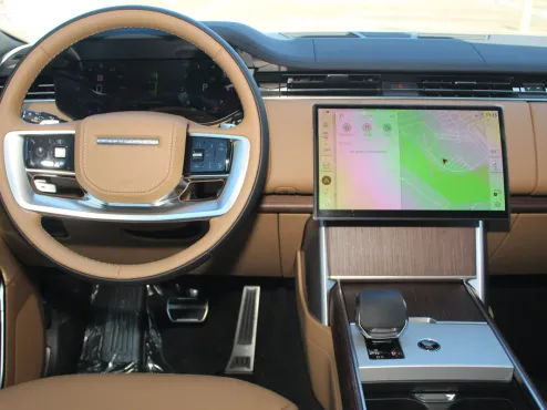 2025 Land Rover Range Rover SE photo 4