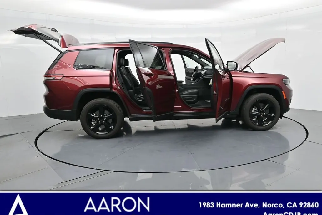 2023 Jeep Grand Cherokee Altitude photo 1