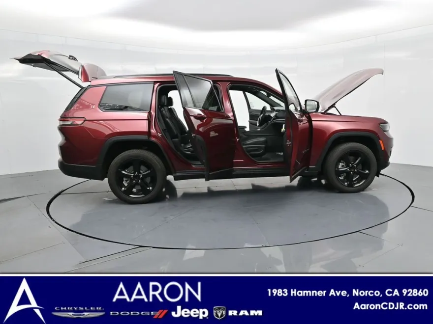 2023 Jeep Grand Cherokee Altitude photo 1