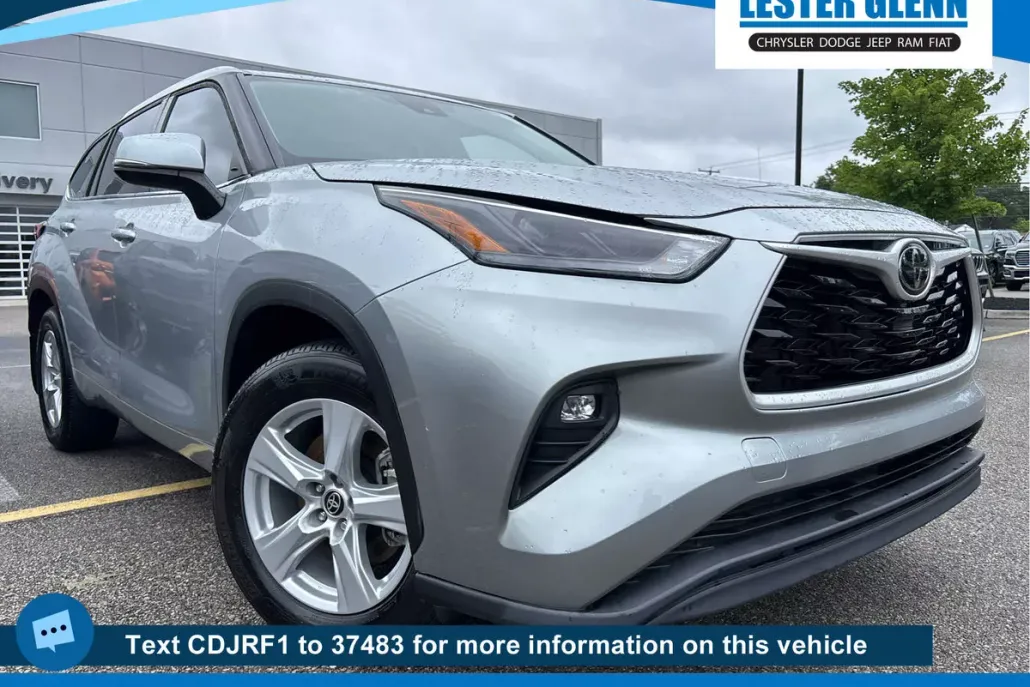 2022 Toyota Highlander LE photo 1