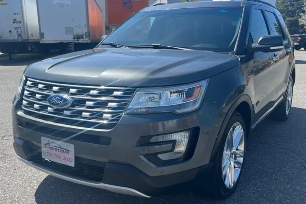 2017 Ford Explorer XLT photo 1