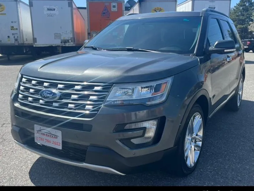 2017 Ford Explorer XLT photo 1