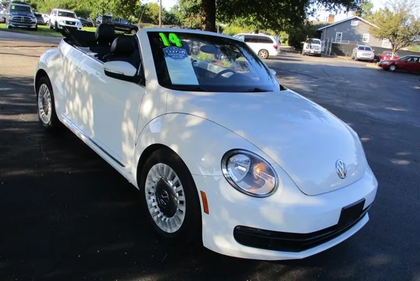 2014 Volkswagen Beetle Convertible 1.8T photo 1