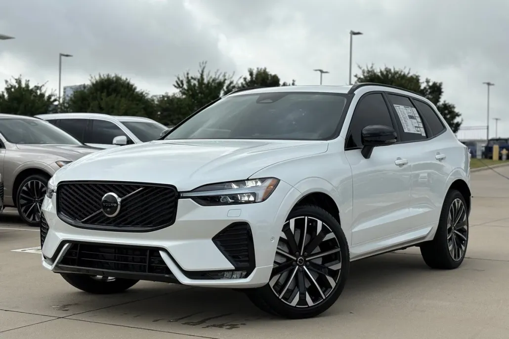 2026 Volvo XC60 B5 photo 1