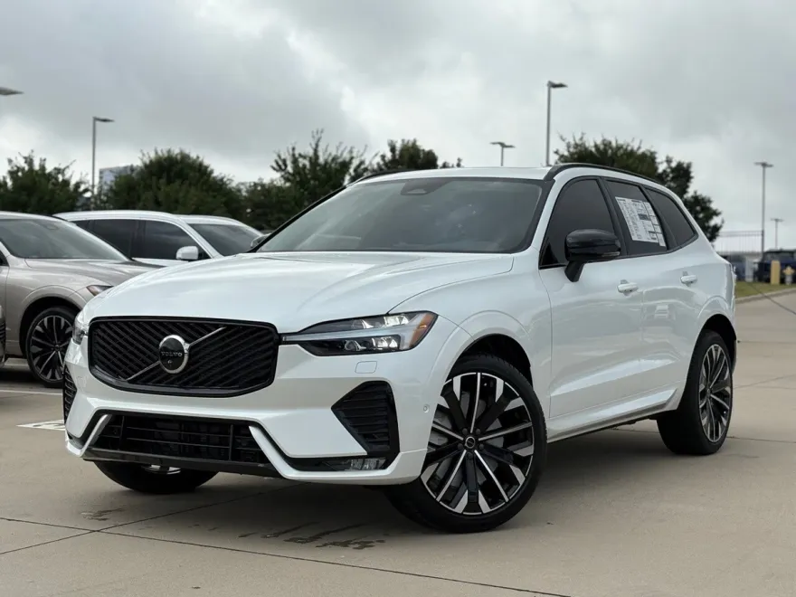 2026 Volvo XC60 B5 photo 1