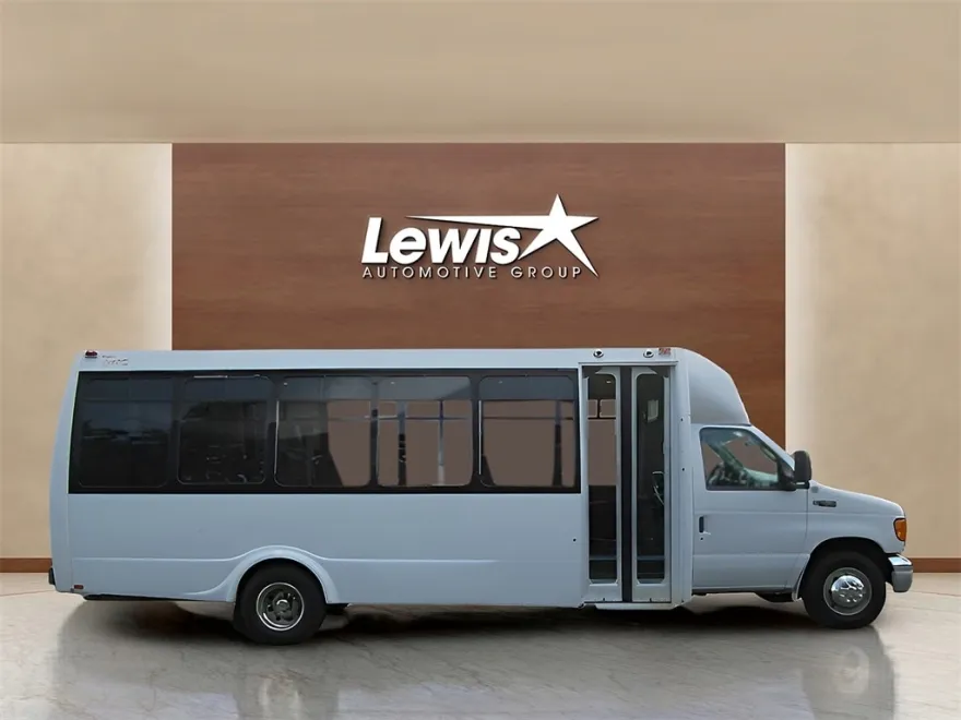 2003 Ford E-450 photo 1