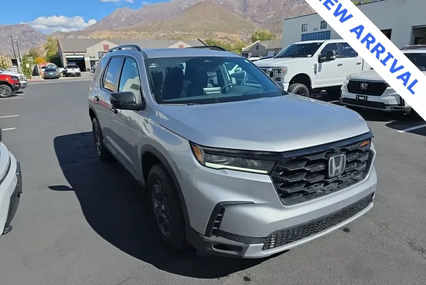 2025 Honda Pilot TrailSport photo 1
