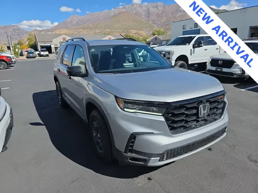 2025 Honda Pilot TrailSport photo 1