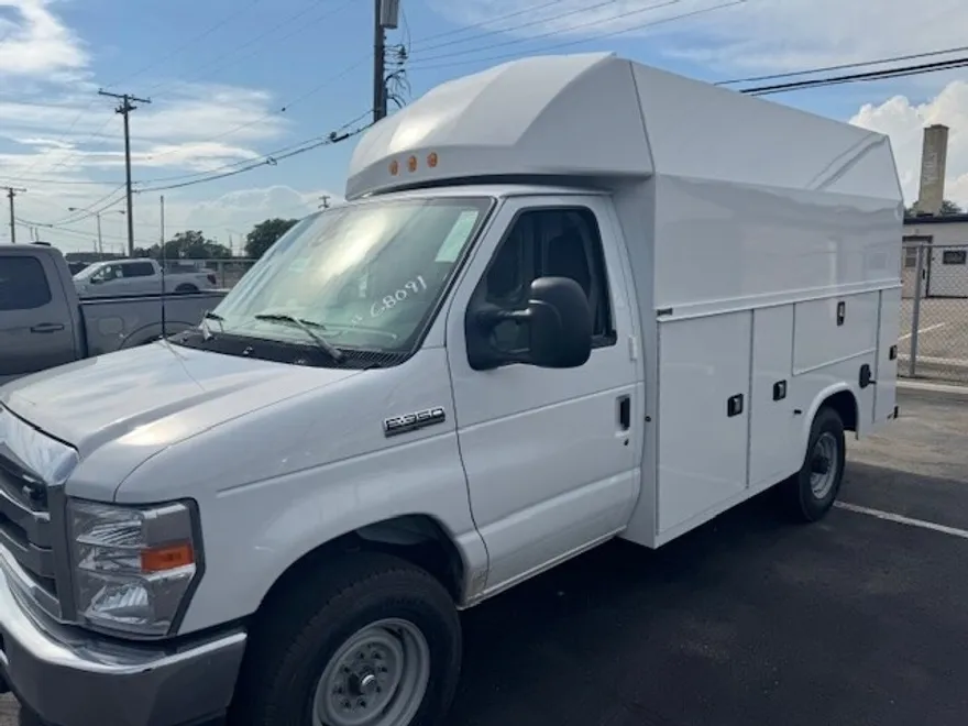2026 Ford E-350 Base photo 1