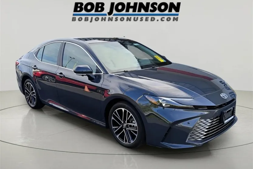 2025 Toyota Camry XLE photo 1