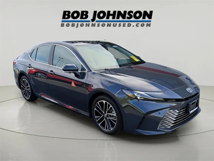 2025 Toyota Camry XLE photo 1