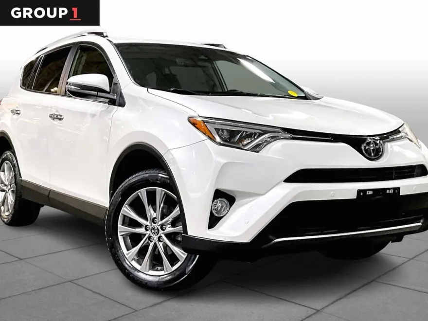 2016 Toyota RAV4 Limited photo 1