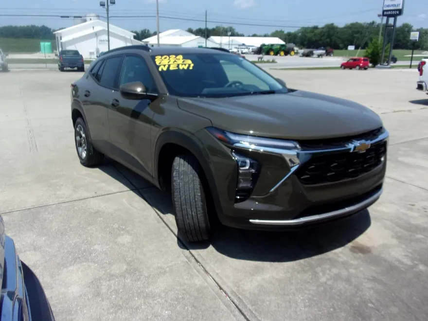 2024 Chevrolet Trax LT photo 1