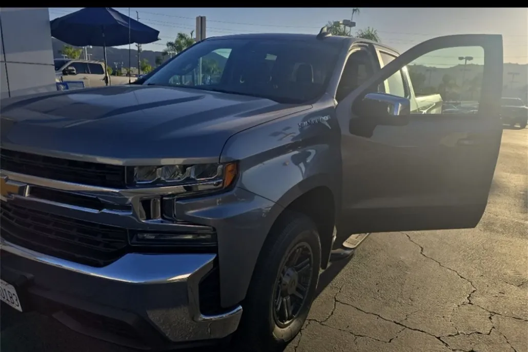 2020 Chevrolet Silverado LT photo 1