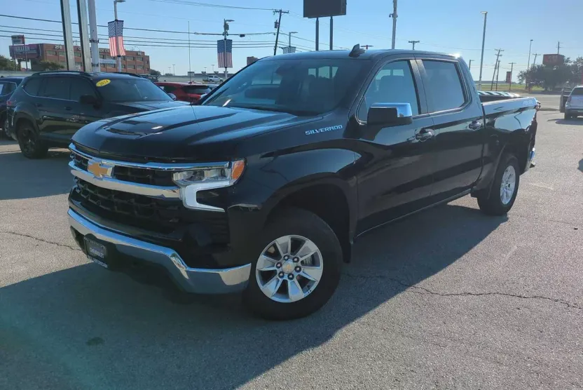 2025 Chevrolet Silverado 1500 LT photo 1