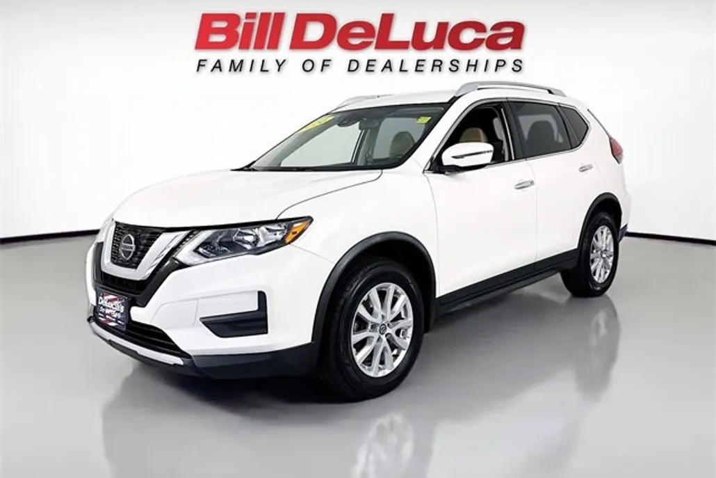 2020 Nissan Rogue SV photo 1