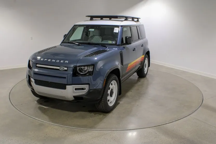 2025 Land Rover Defender 110 S photo 1