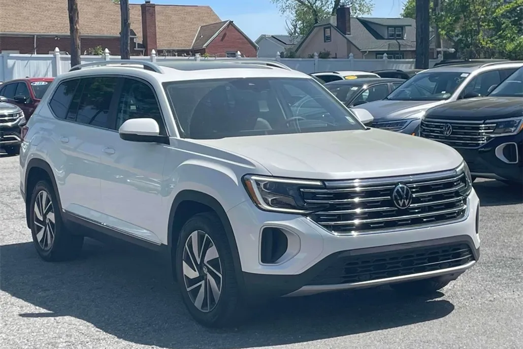 2025 Volkswagen Atlas SEL photo 1